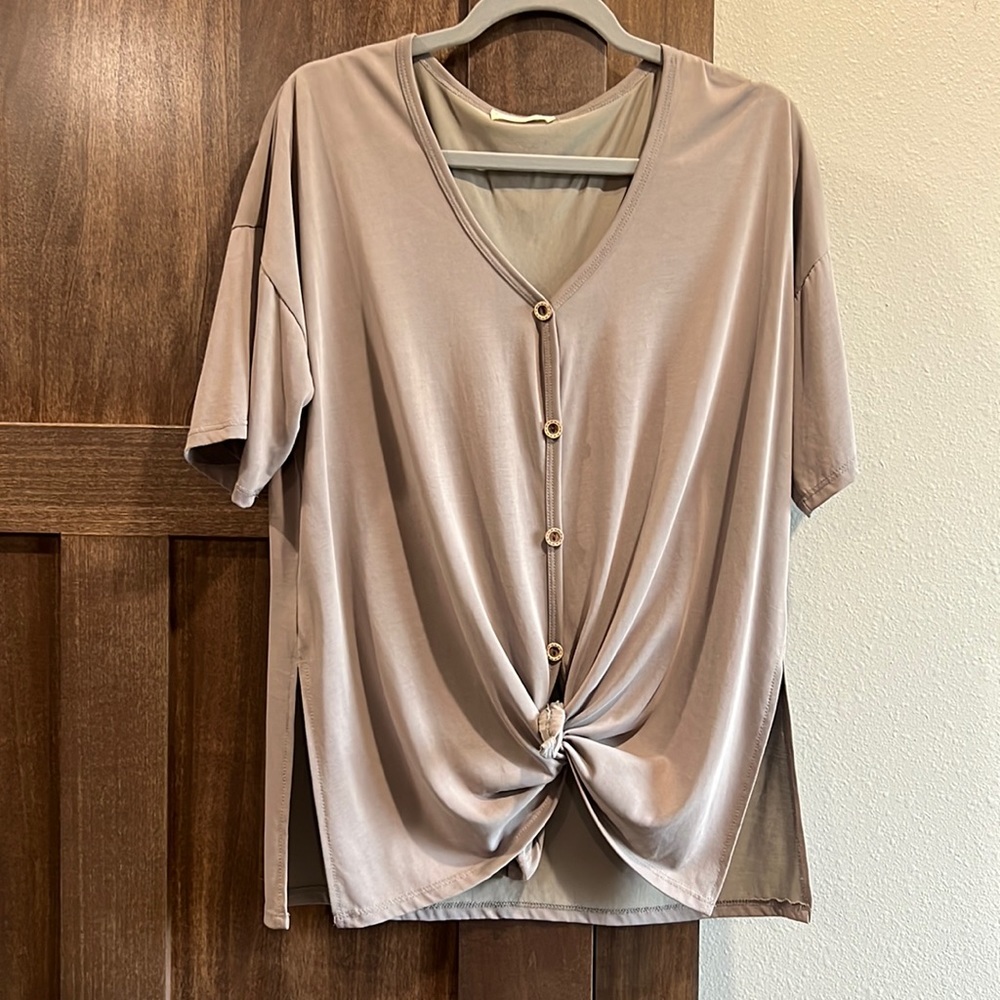 Women’s grey top
